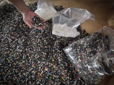 中国“洋垃圾”禁令愁坏英国官员，回收太贵只能加税