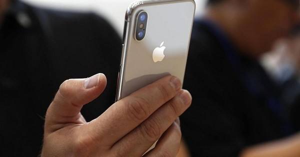 女子俩iPhoneX都被同事刷脸解锁 网友质疑苹果涉嫌歧视