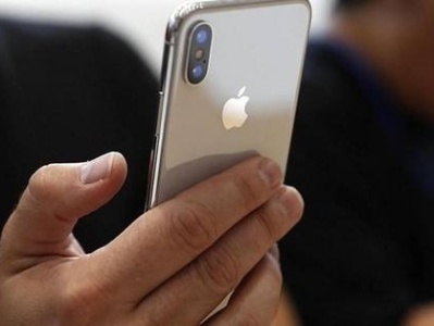 女子俩iPhoneX都被同事刷脸解锁 网友质疑苹果涉嫌歧视