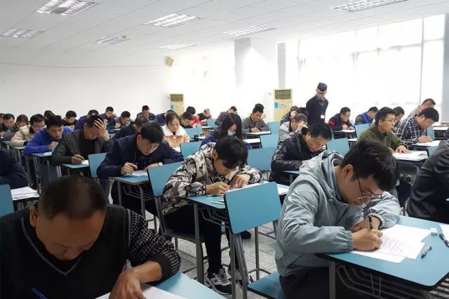 除了国考，这两天深圳还有万人参加这个“保命”的考试！