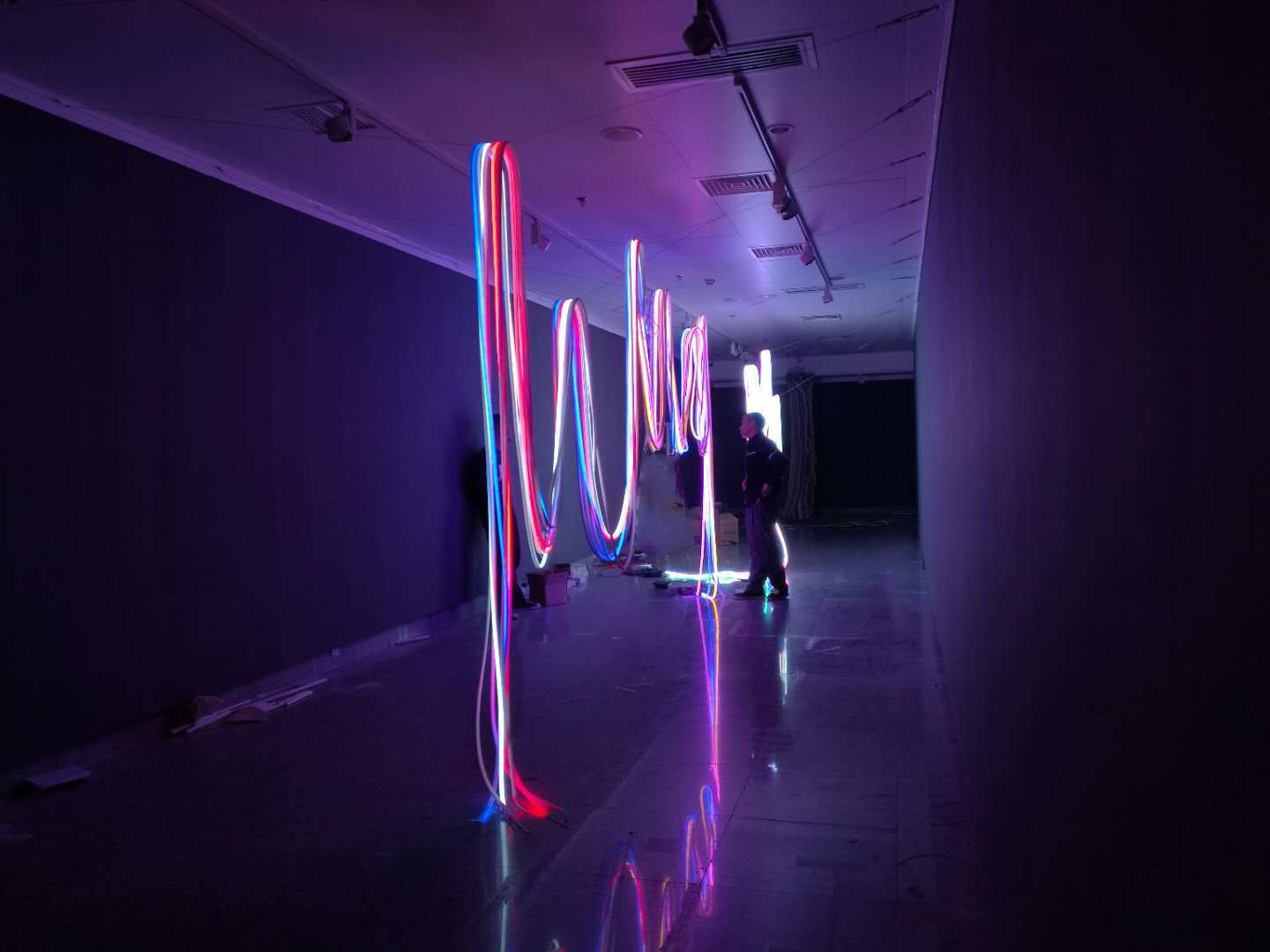 看展｜这个善意设计场呈现给你不一样的视觉体验