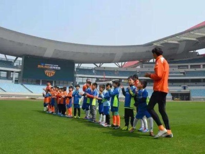 中国足协公布职业联赛准入规程 联赛要从娃娃抓起