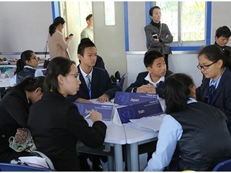 盐田50名中学生参加“联合国大会”共商“国际大事”