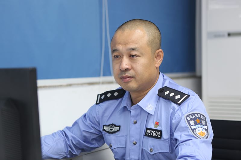 每日警星 | 张岩：俯身耕耘的刑侦“老黄牛”