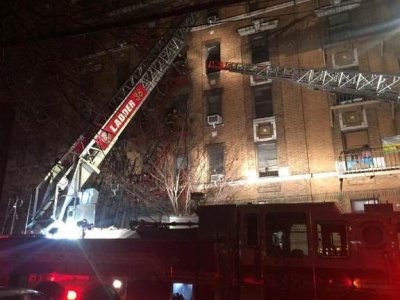纽约公寓楼大火已致12死 为纽约近年来最严重火灾