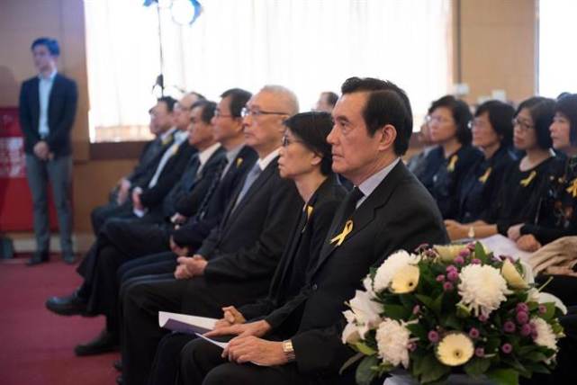 余光中告别式在高雄举行 两岸文人齐聚送别