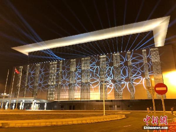 港珠澳大桥澳门口岸管理区亮灯了！已基本具备通车条件
