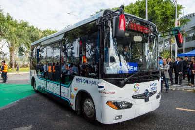今天，全球第一批智能驾驶公交在深圳首发