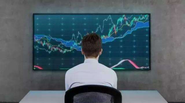 社交群荐股暗藏陷阱：多无资质，组团忽悠