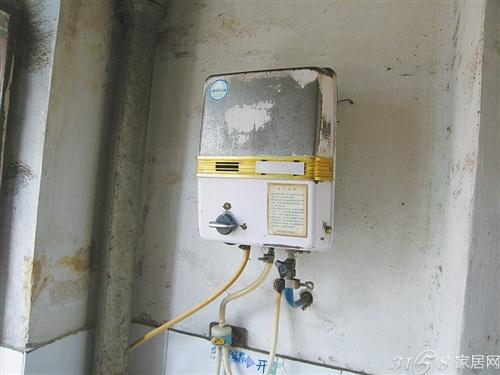 住户安装“古董级”热水器 网格员巡查发现劝其拆除