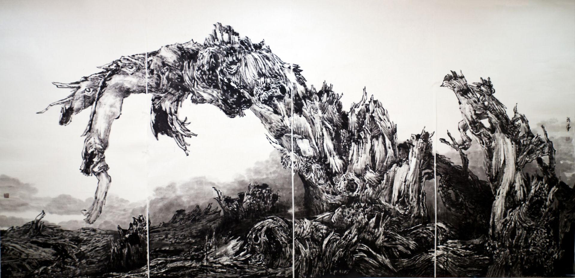 看展| 这100多幅水墨，画尽大漠胡杨的“精气神”