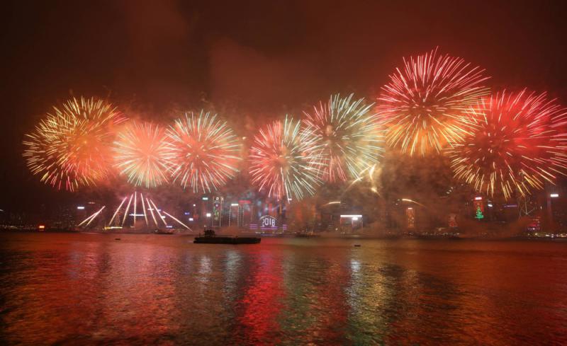 烟火、鸣炮、共倒数——香港这样度过2017跨年夜