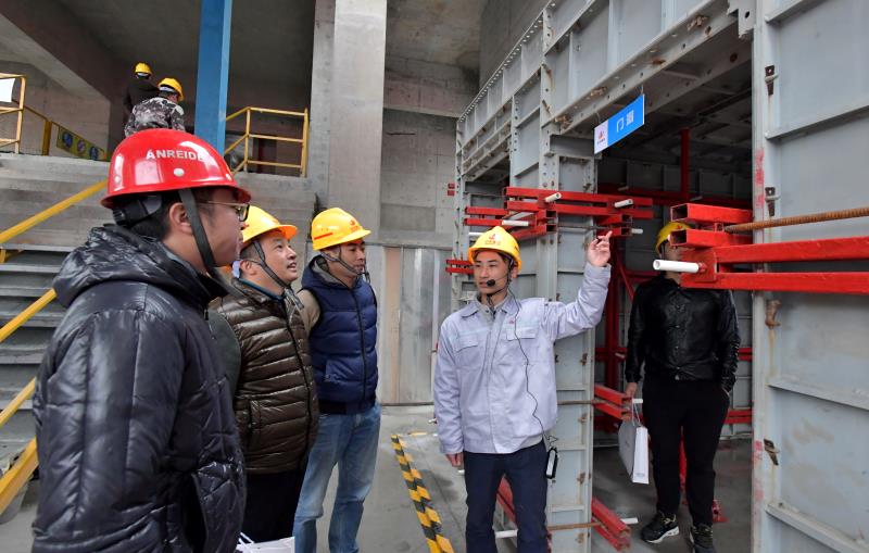 龙岗区举办建筑施工现场观摩会推进工程质量标准化管理