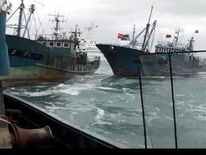 韩国海警称中国渔船非法捕鱼 发射453发子弹扣20人