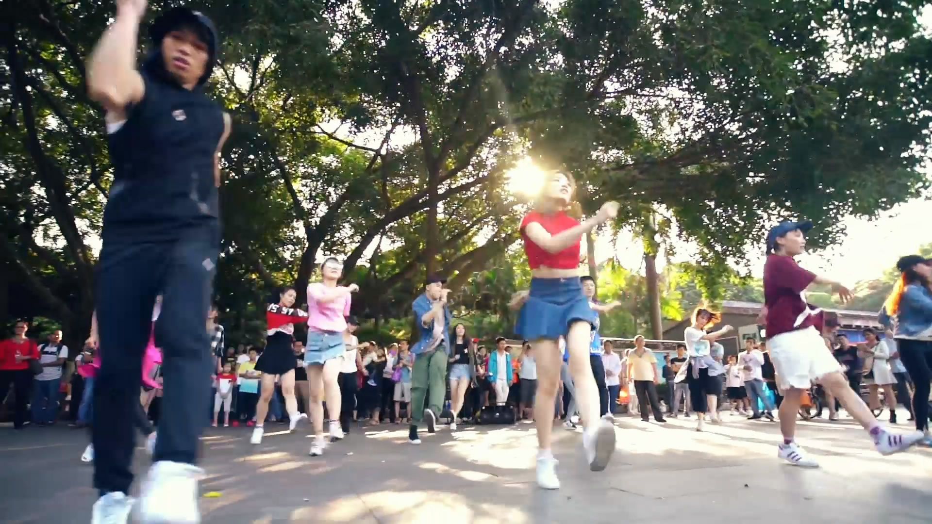 围观！东莞城市快闪之“暖冬好运来”出炉
