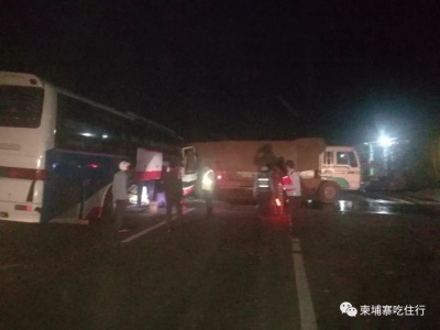 柬埔寨一旅游大巴撞货车 致1名中国籍同胞受重伤