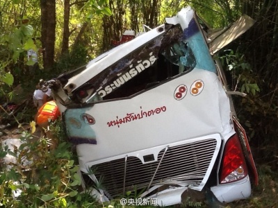 泰国大巴车祸致17名中国游客受伤