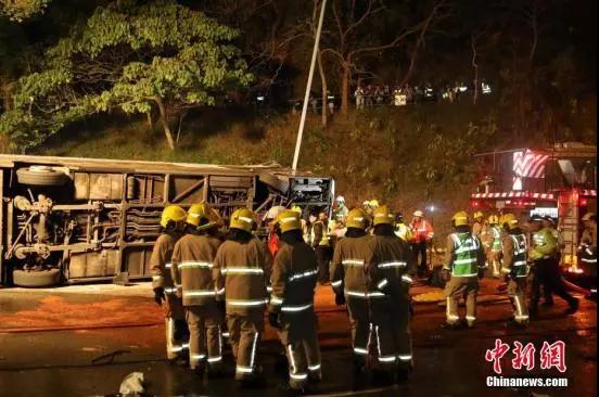 香港车祸遇难人数增至19人 巴士司机涉危险驾驶被捕