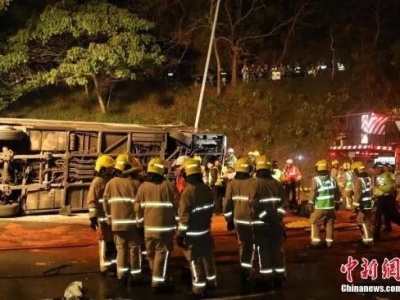 香港车祸遇难人数增至19人 巴士司机涉危险驾驶被捕