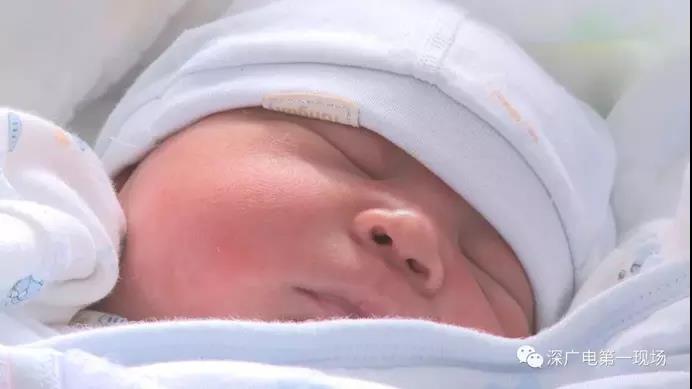 狗年添丁事事旺！深圳狗年宝宝第一人是个8斤胖小子