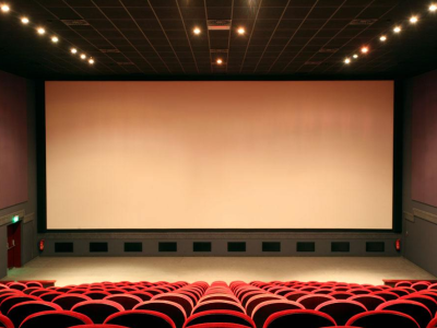 春节假期过半电影票房已超30亿元，创历史新高