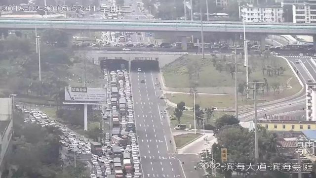 什么？从三亚飞往广州，需要从乌鲁木齐转机？