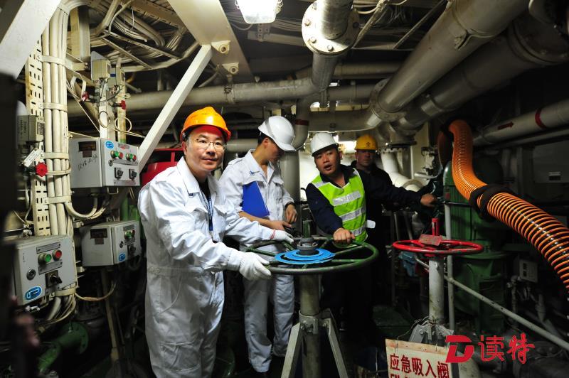 首次驳船压载水接收试验在深圳盐田港成功举行