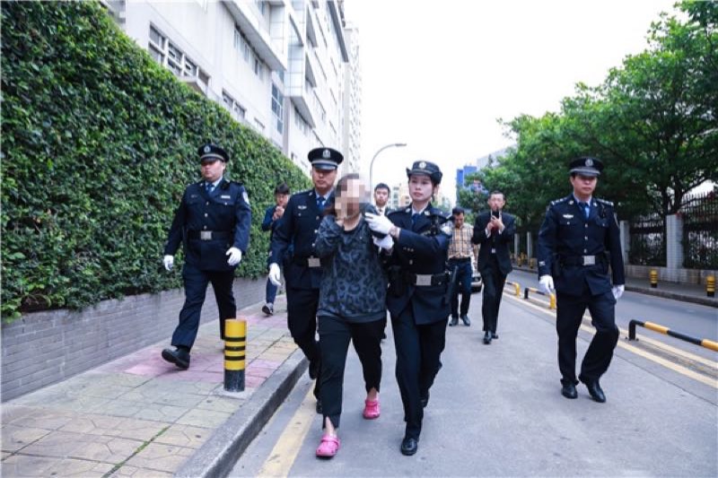 法院直播远程直击抓“老赖” 市民感受司法零距离