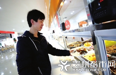 “阿姨打饭手抖的毛病治好了”  贵州大学食堂标语获赞