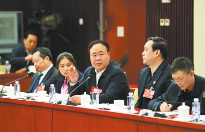 代表委员热烈讨论宪法修正案草案:修宪呼应改革发展实践