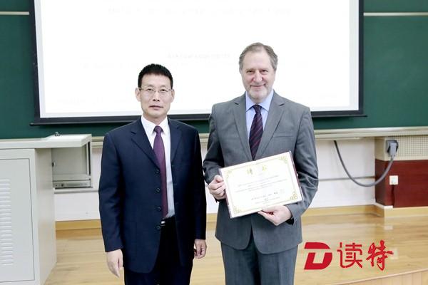 英国皇家工程院院士出任哈工大（深圳）首席学术顾问     