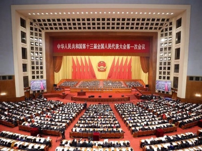 十三届全国人大一次会议举行第四次全体会议