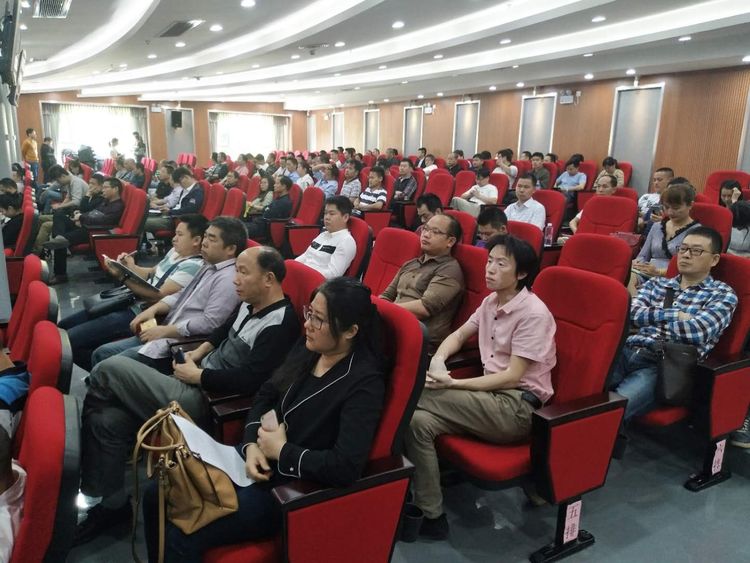 提高企业安全意识 凤凰安监办加大安全培训力度