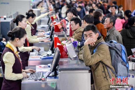 多部门：5月起，适当限制特定严重失信人乘坐民航火车