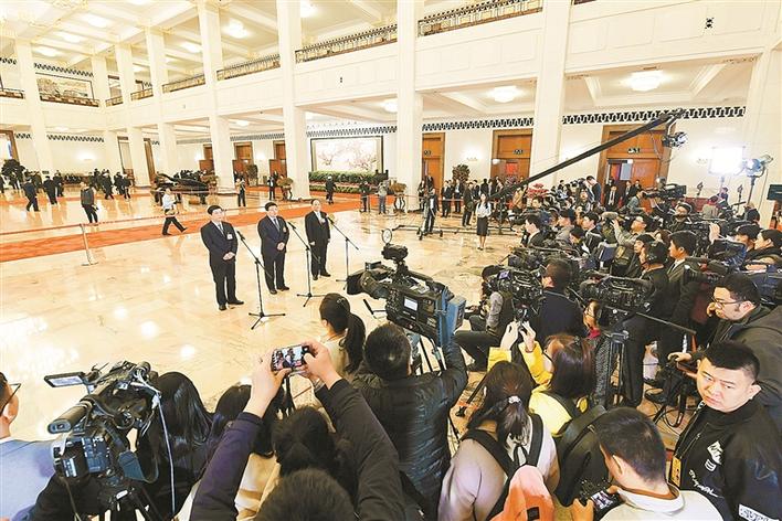 听，春天的声音  ——2018年全国两会“代表通道”回眸