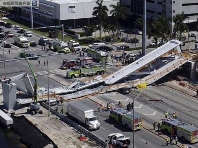 美国迈阿密过街天桥坍塌 至少8车被砸中致6人死亡