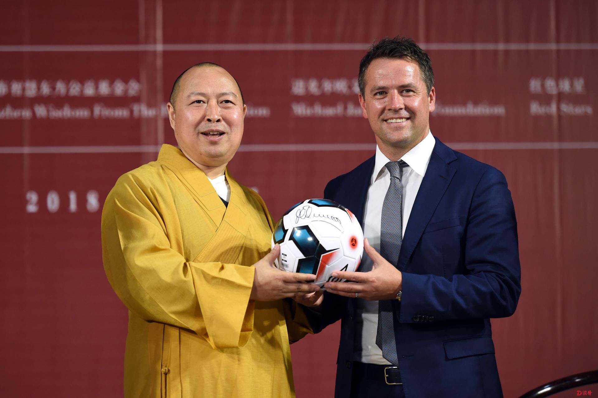 印顺大和尚对话国际球星欧文，擦出什么样的火花？