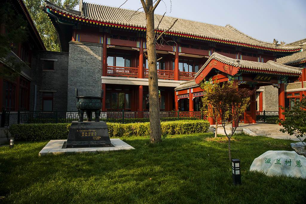 北大回应“前教师被指性侵女生致其自杀”：立即复核情况