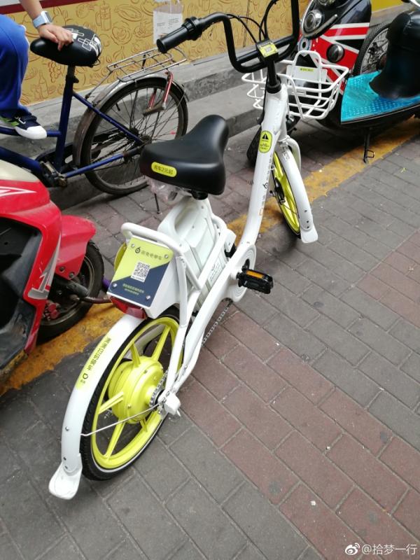 宝安街头出现滴滴共享电单车 深圳交警：非法！