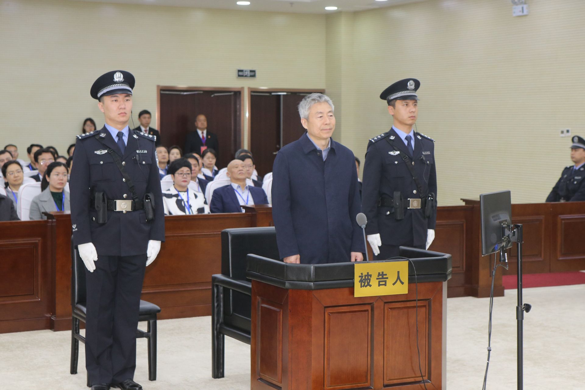 司法部原党组成员、政治部原主任卢恩光行贿案一审开庭