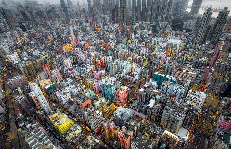 香港根本就不缺少土地，缺少的是向自己动刀子的能力