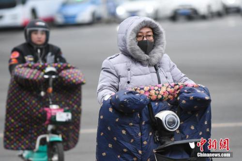 全国大部降温持续：北方大风扬沙 南方阴雨绵绵