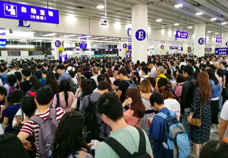 清明假期深圳通关人流繁忙 各口岸秩序良好