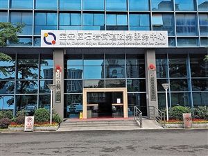 用心服务用“智”服务 石岩政务开展户外宣传