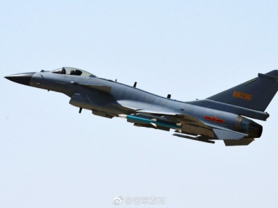 中国空军歼-10C战机担负战斗值班任务,可随时投入战斗