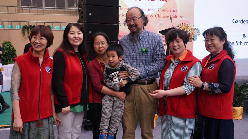 震后，这一群人用10年时间守护孤残儿童的“心灵花园”
