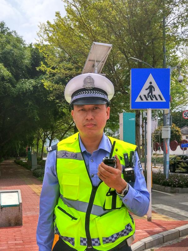 邓裕平：坚守岗位始终如一