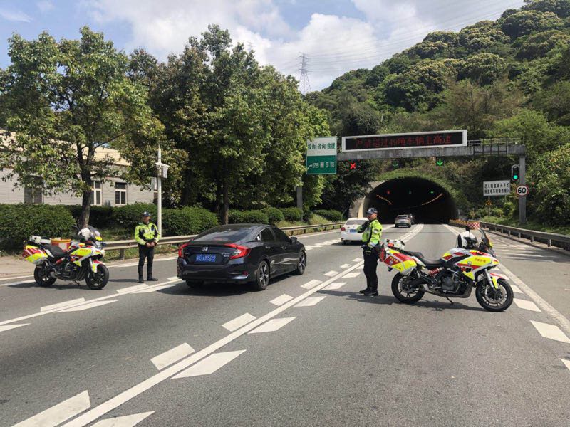 清明“小长假”首日：东部景区及华侨墓园入园8万余人次