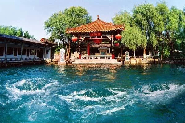 世界首条泉下地铁在中国诞生！它穿过了趵突泉