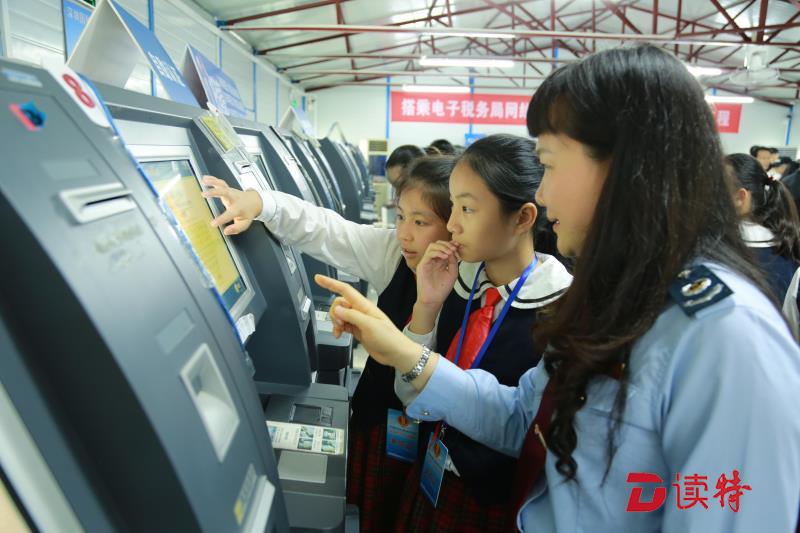 西乡国地税联合开展税法宣传进校园活动